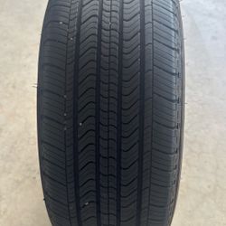 Tire 215/55R17 Michelin