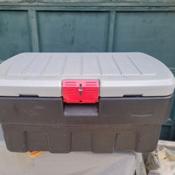Lockable Rubbermaid Storage Trunk