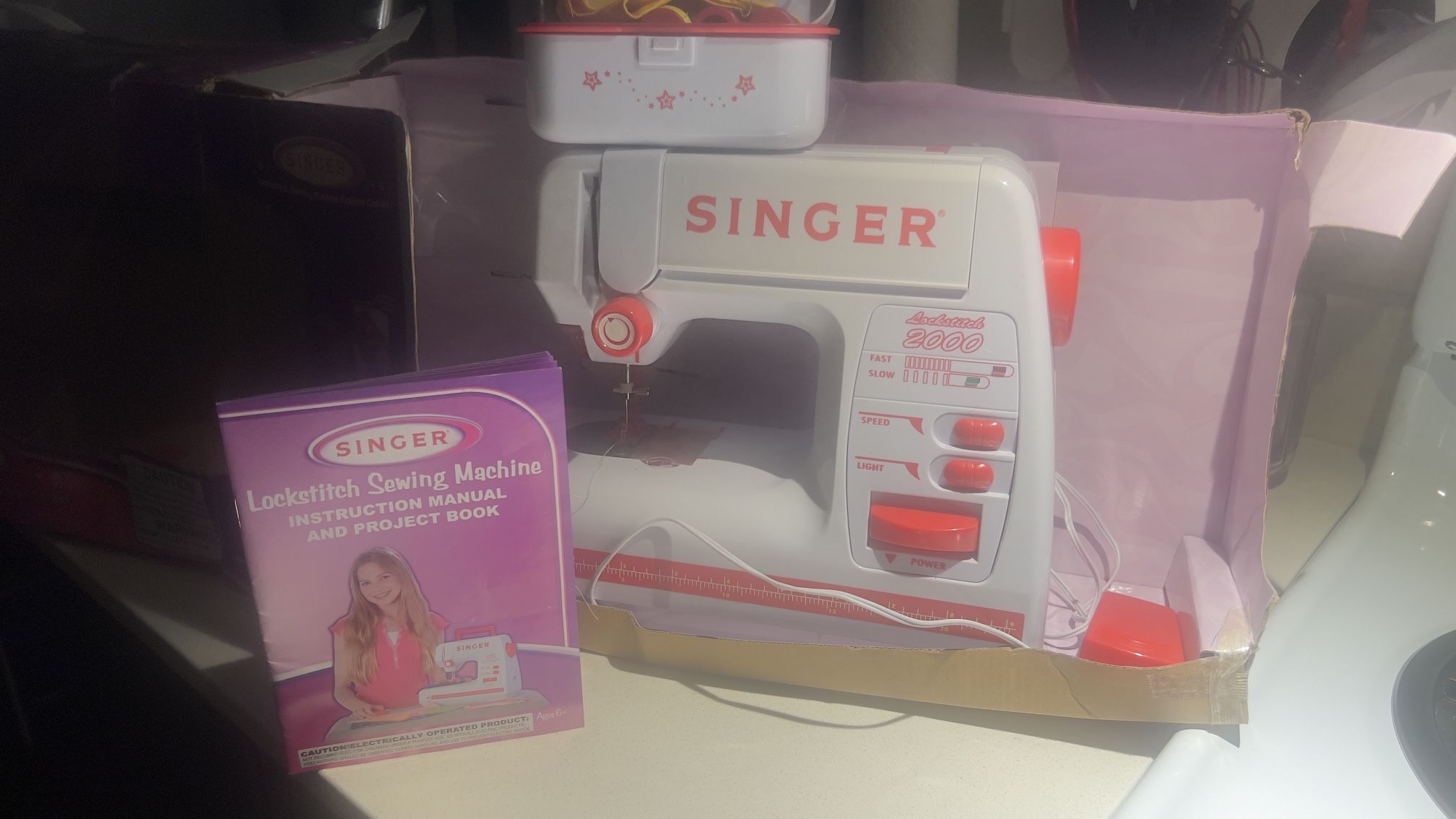Singer Lockstitch 2000 Brand New In The Box Sewing Machine