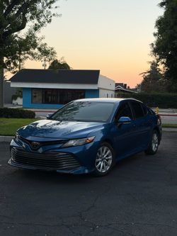 Toyota Camry le 2020
