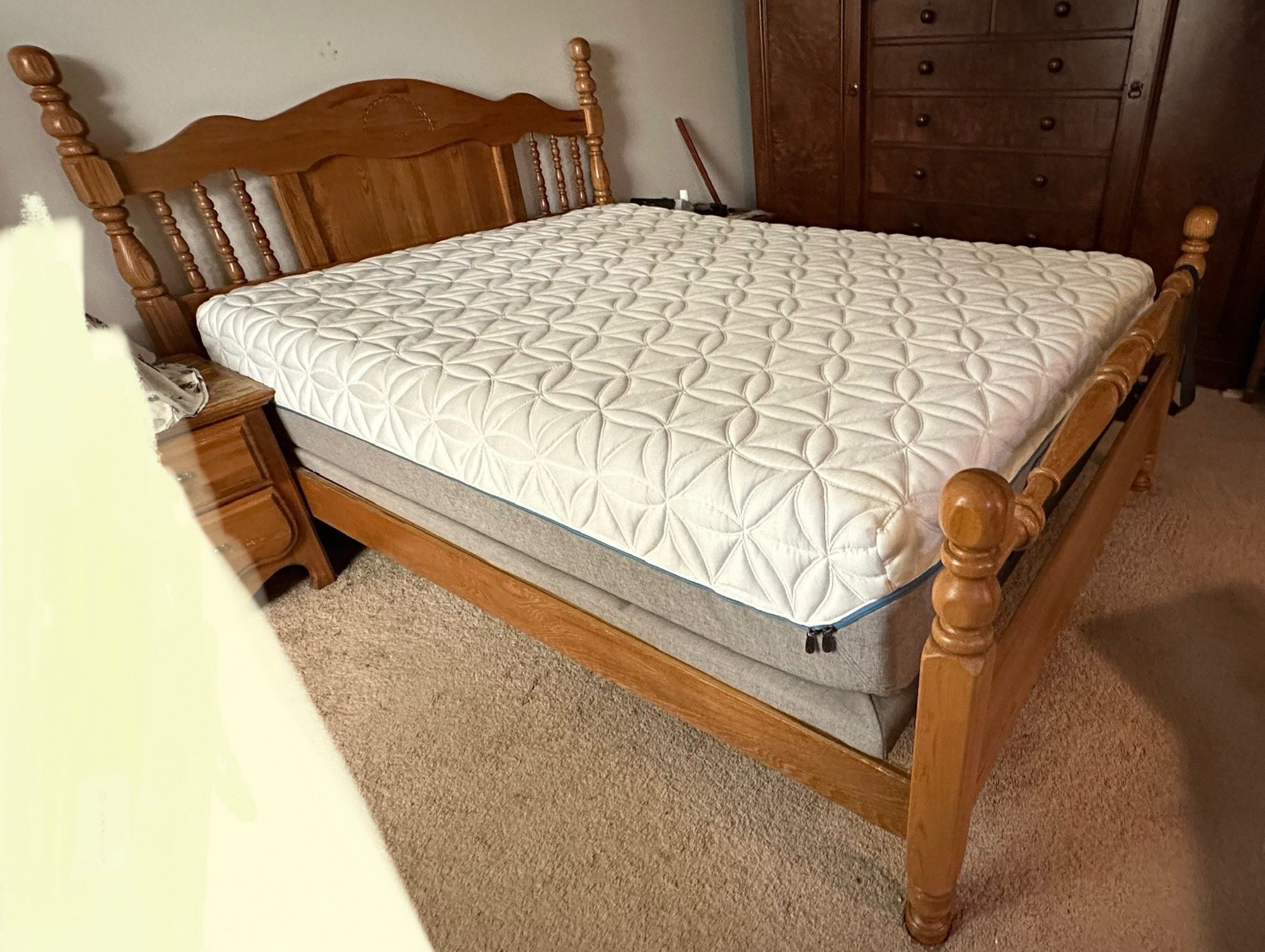 **Queen-sized Tempur-Pedic TEMPUR-Cloud Elite with electric-powered adjustable base and bed frame included for $2000 obo**