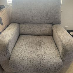 Moving Sale – FREE Simple Cloth Recliner