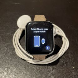 Silver Apple Watch SE 44mm with braided band  71% battery health
