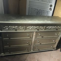 Furniture of America Azha Silver Dresser