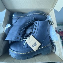 Dr. Martens Combs Leather boots In Black 