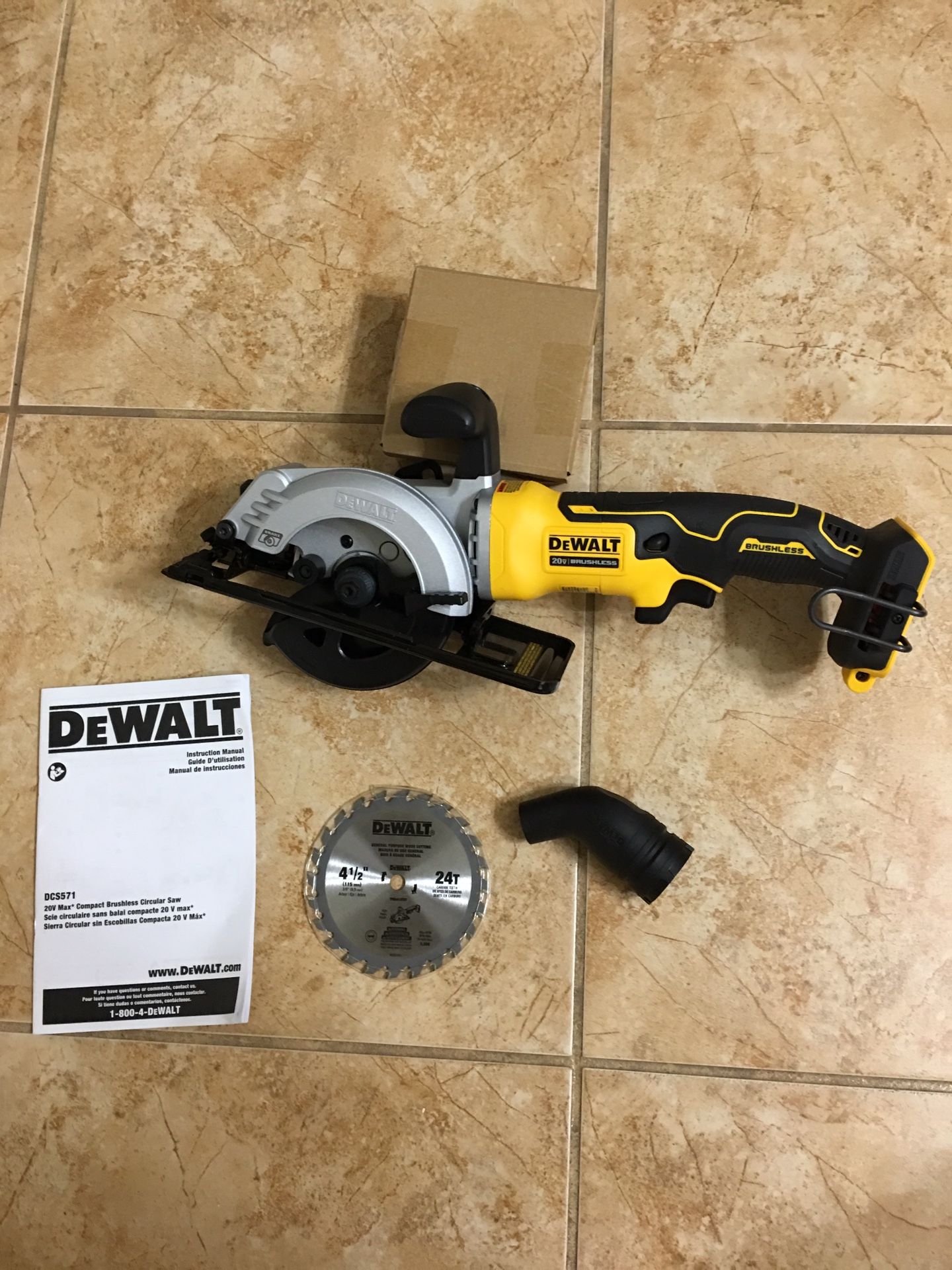 DEWALT ATOMIC 20-Volt MAX Cordless 4-1/2 in. Circular Saw ( Tool Only ) Model DCS571