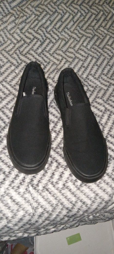 New Unisex Black Sneakers