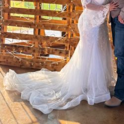 Wedding Dress Medium 650.00$