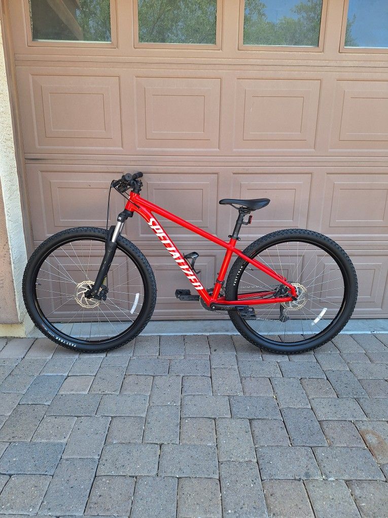 SPECIALIZED ROCKHOPPER SPORT 29 ER MOUNTAIN BIKE LIKE NEW ( CHECK MY OTHER BIKES)