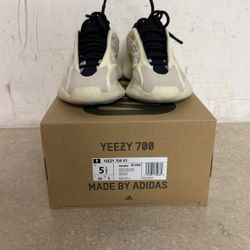 Yeezy 700 Azael (size 5.5y) 