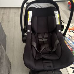 Nuna Car seat With Base