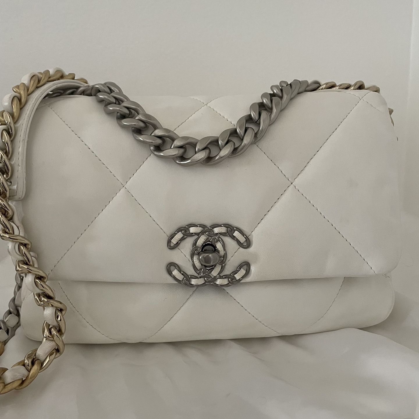 Chanel 19 Bag for Sale in Encinitas, CA - OfferUp