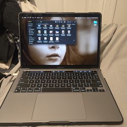 Apple MacBook Pro 13” M1 | 8GB RAM | 512GB SSD | Like New w/ Box