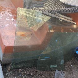Toyota Camry Xse Passenger Side Rear Window With Small Glass