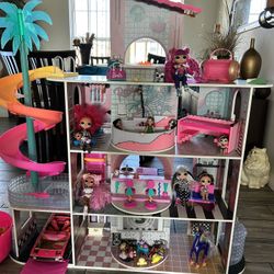 L o L  Dollhouse and dolls In Great Condition