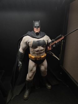 Hot Toys Batman Figure