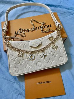 Used LV LOUIS VUITTON EASY POUCH CREAM COLOR