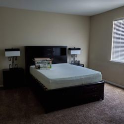 Queen Size Bedroom Set 