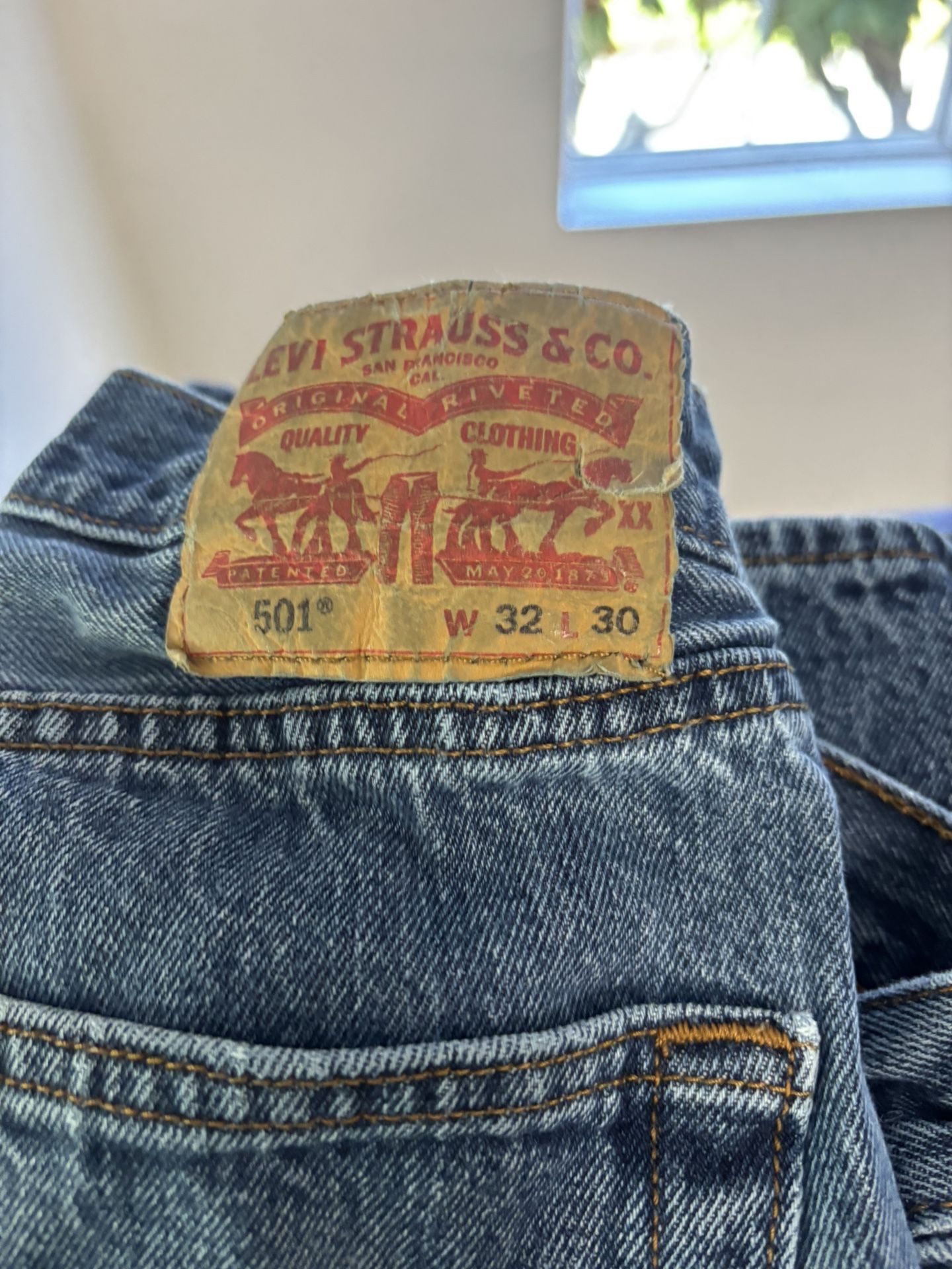 Men’s Levi’s 501 Regular Fit 32x30 Used 6 Pairs