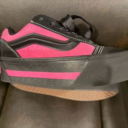 Women’s Vans Size 7
