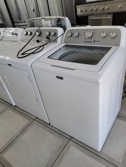Maytag Topload Washer & Gas Dryer 