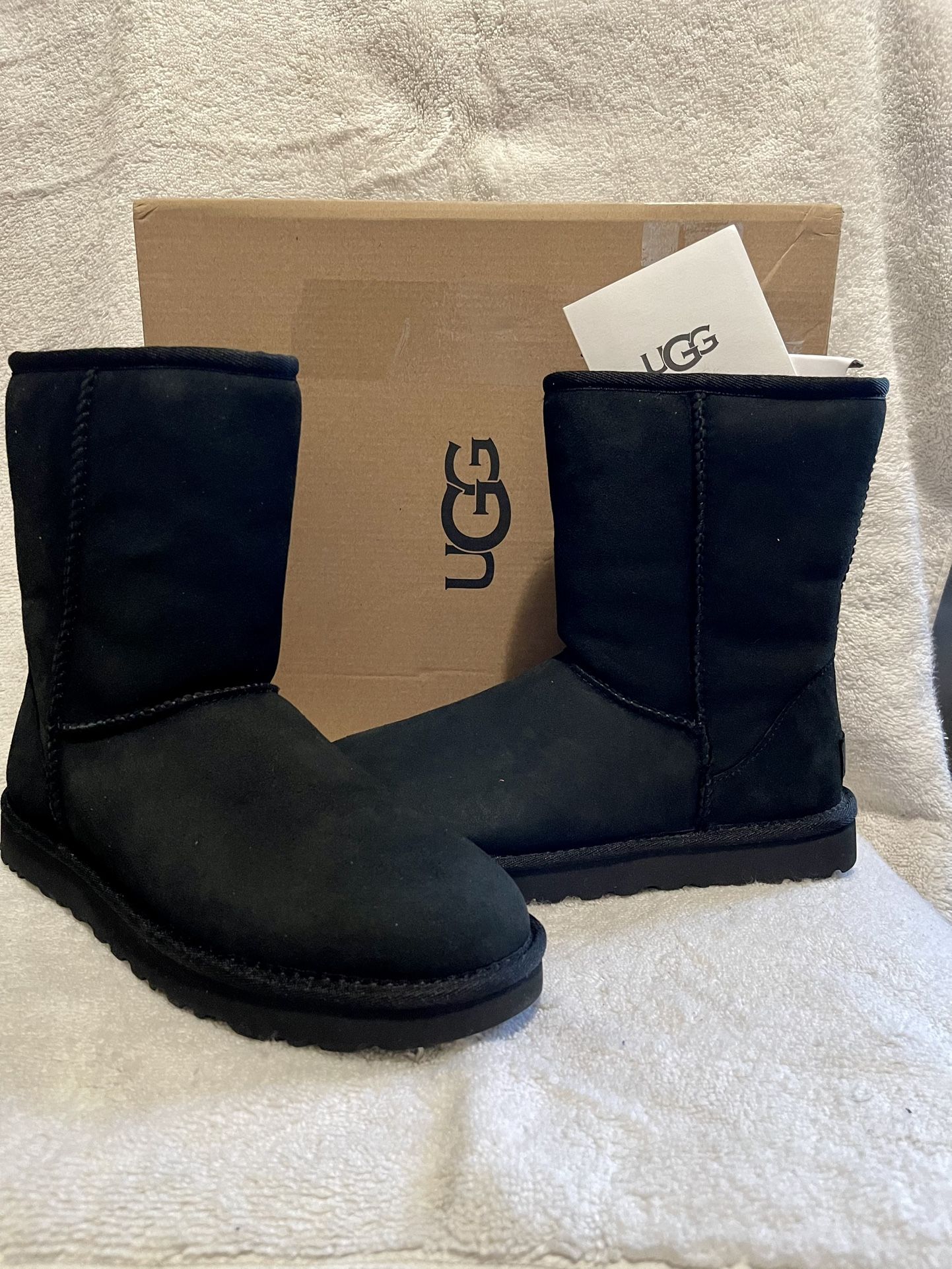 Ugg Classic Short ll Size’s 6 And 9 Women’s Black Authentic 💯
