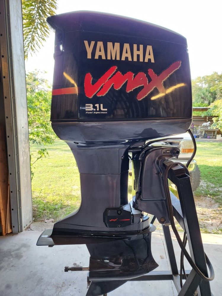 Yamaha 200 VMAX 3.1L Low Water LU 20" 2 Stroke Outboard Motor