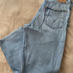MEN’S LEVI’S (relaxed fit)
