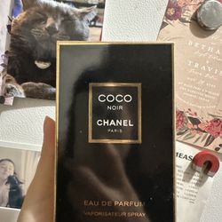 Chanel Coco Black