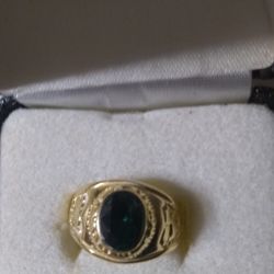 Beautiful ,❤️gold plated green stone. Ring 🎁🎁🎁 size 7