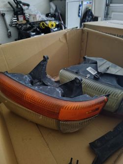 2001 Dodge Dakota Headlights (Stock)