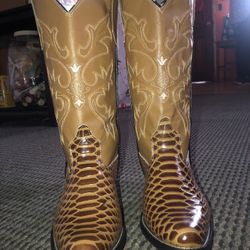 Women’s Cowboy Boots 🤠 