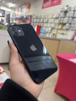 iPhone 12 64GB UNLOCKED 