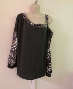 Grey Shirt off the shoulder shirt long sleeve medium.     (S)