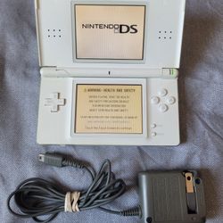 Nintendo DS Lite Handheld Console Polar White + DS Lite Nintendo Charger