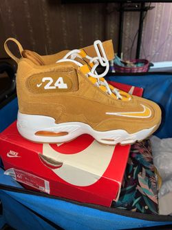 New big kids Nike shoes size 4 1/2