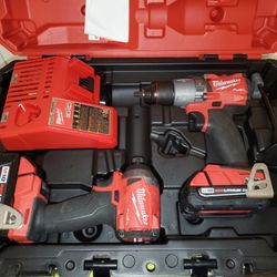 MilwaukeeM18 FUEL 18V Lithium-Ion Brushless Cordless Hammer Drill and Impact Driver Combo Kit (2-Tool) with  Batteries
