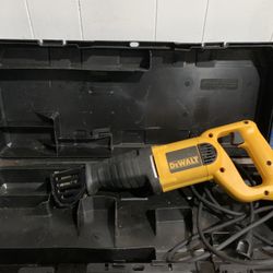 Dewalt Reciprocating Saw w/case - Like New