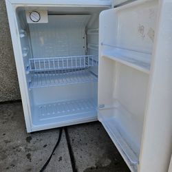 ABSCOLD  Mini Fridge 