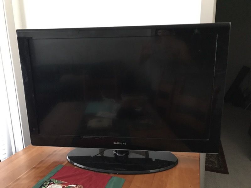 Samsung LN40D550 40 LCD HDTV LN40D550K1FXZA B&H Photo Video