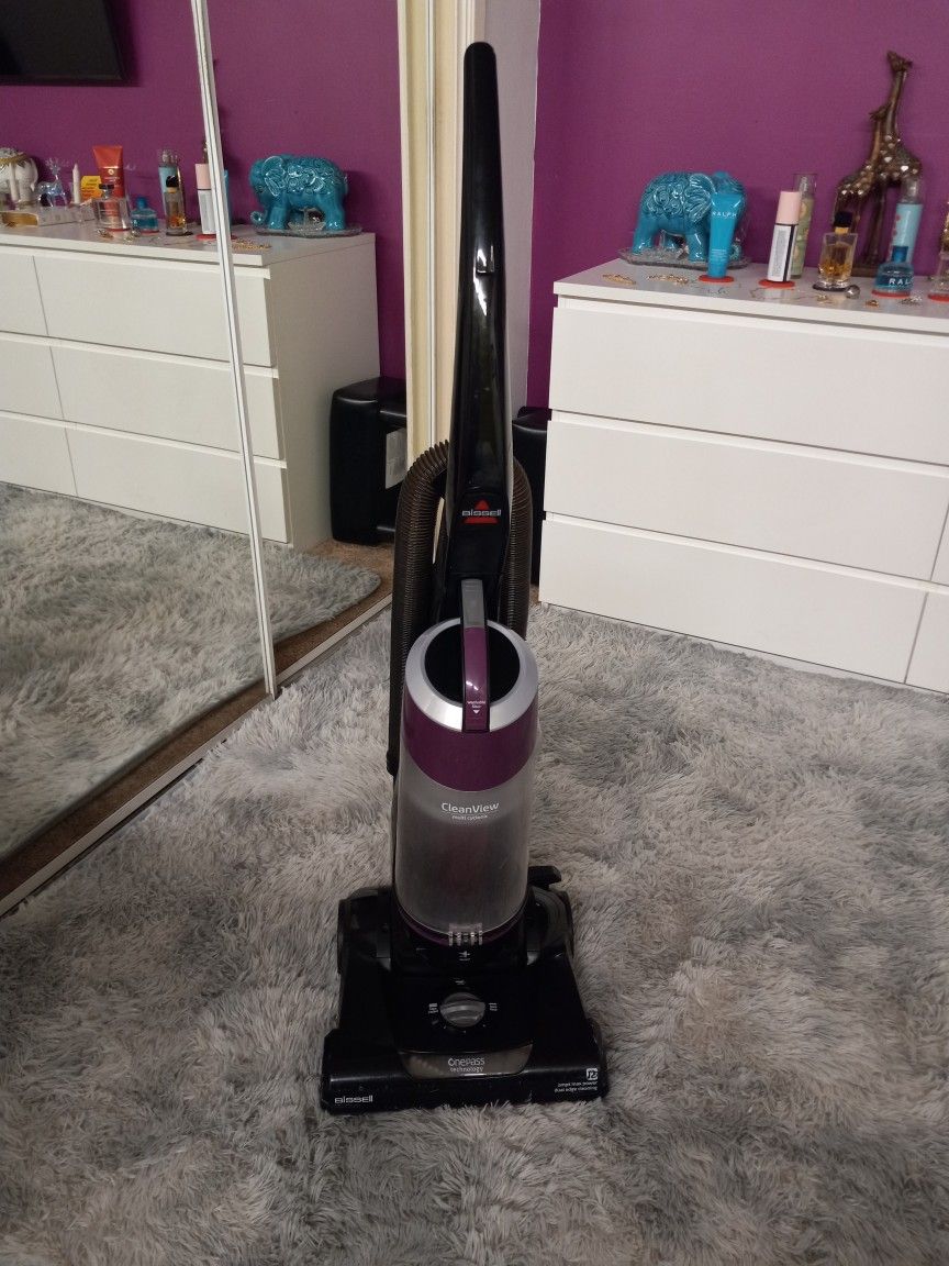 VACUUM CLEANER BISSELL