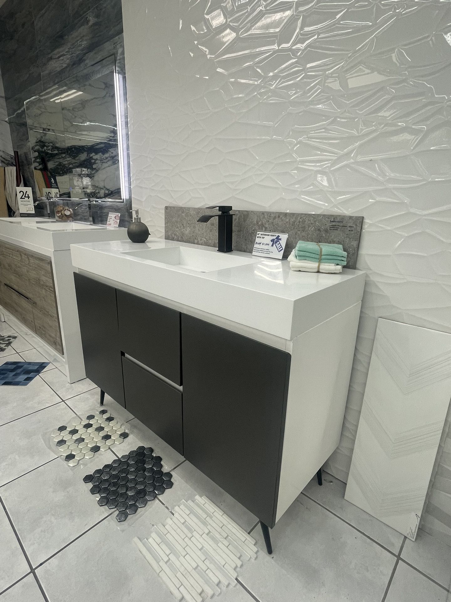 GREAT PRICE! 47inch Bathroom Vanity With Amazing Top Included! 🔹 LAST ONE!!!