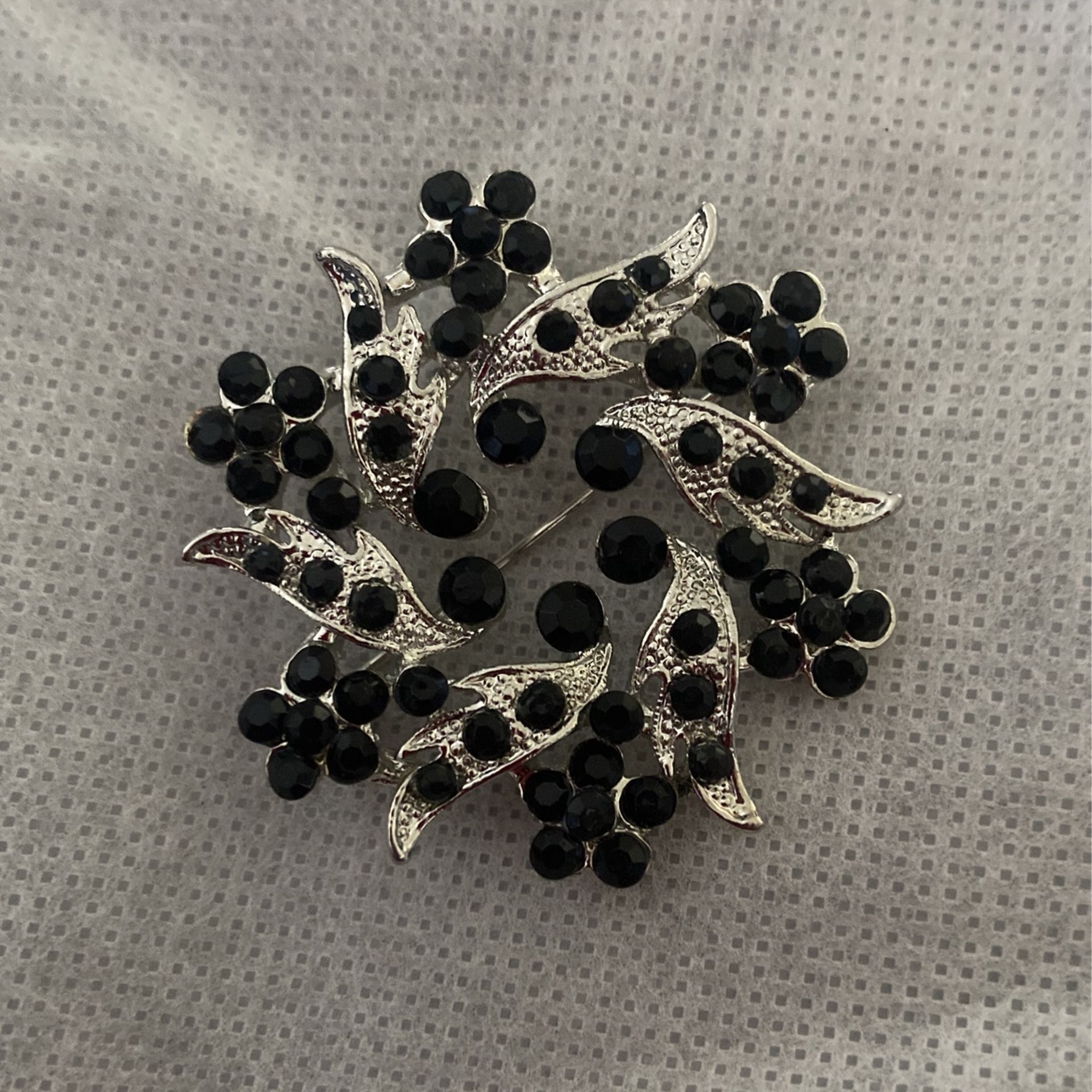 Black and Silver Wreath Brooch 