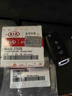 2 KIA Key fobs With Inserts