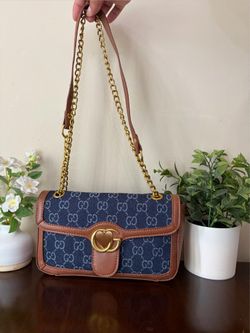 Crossbody purse