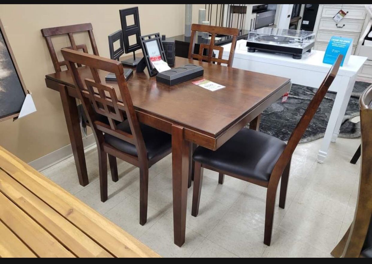 Kitchen Table And Chairs Set of 5/ Dining Room Set👈 In Stock 👍