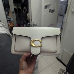 White Coach Bag With Gold C 