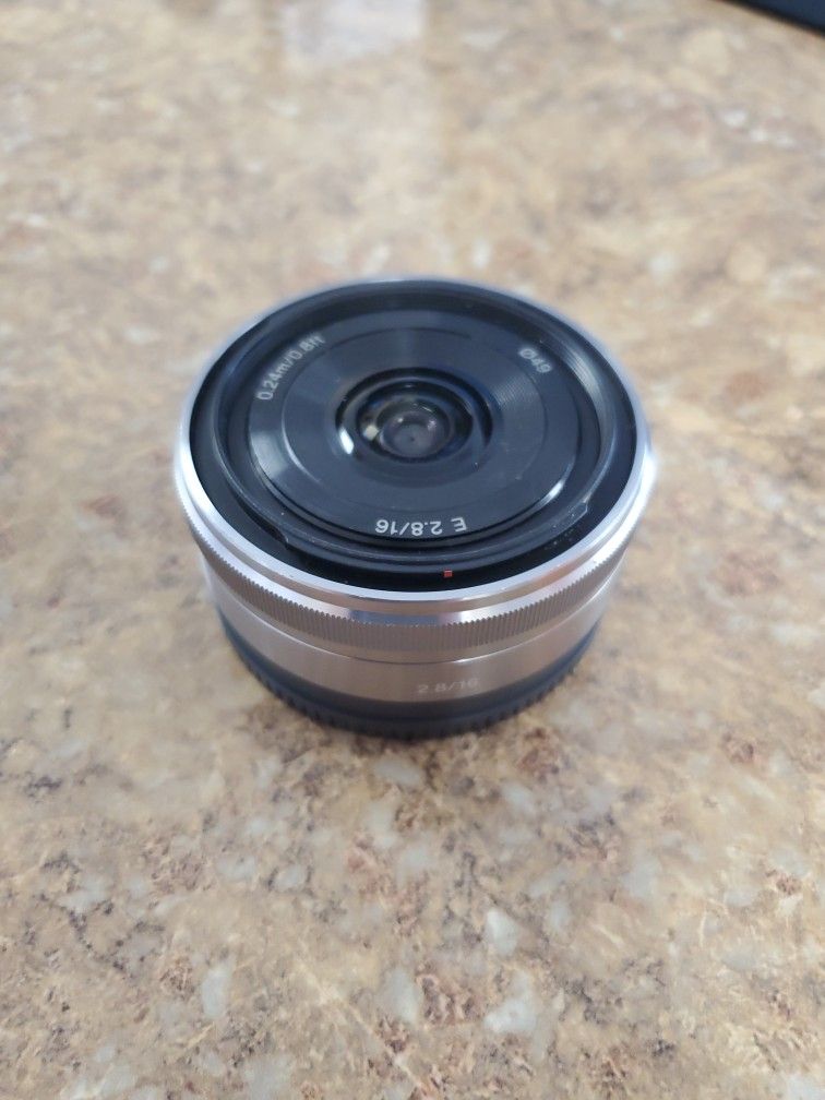 Sony 16mm F/2.8 E-Mount Wide Angle Lens