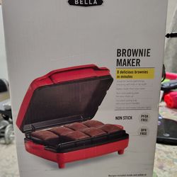Brownie maker by Bella