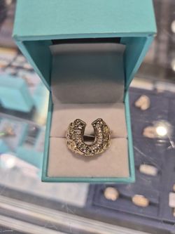 Horseshoe ring